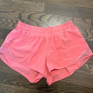 Lululemon hotty hots low rise 2.5 inch shorts